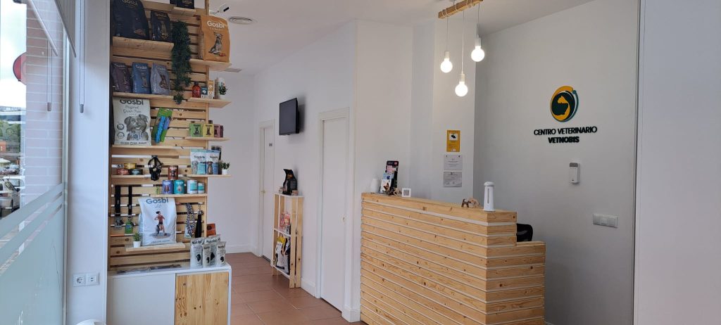 Recepción del Centro Veterinario Vetnobis en San Blas-Canillejas, Madrid